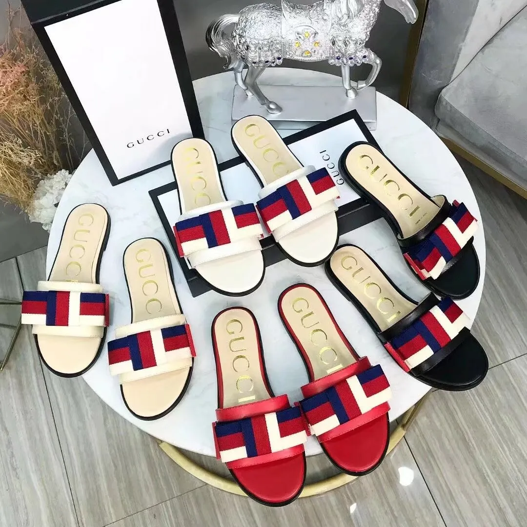 👟👟Ex-factory price 280👟👟 Gucci slippers. All in sheepskin. Sheepskin feet with original GUCCI bronze buckles. High-end atmosphere. Wear-resistant and non-slip branded rubber outsole. 35-42 yards. (41*42 can be customized, non-refundable and non-exchangeable* Welcome new and old customers to sell as shown in the picture)